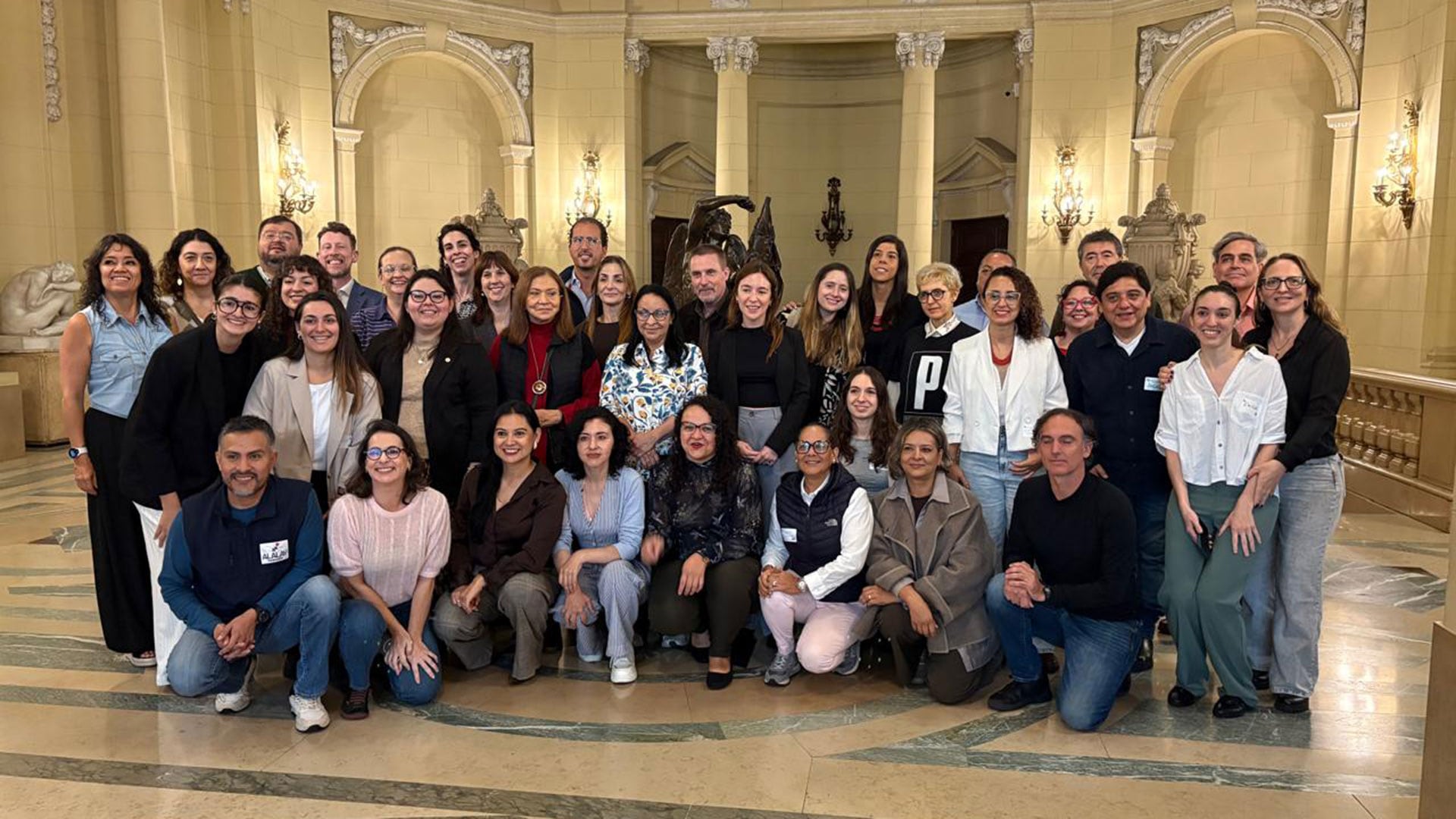 Especialistas de 12 países participan en la Cumbre regional sobre prevención de delitos sexuales contra la infancia en Buenos Aires