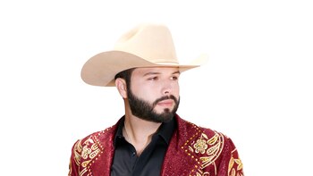 Leonardo Aguilar lanza su esperado