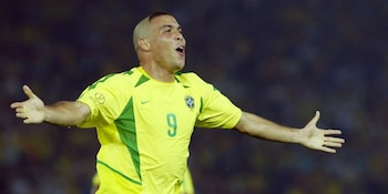 El peinado de Ronaldo, inspirado en el personaje Cascão de Turma da Mônica, fue imitado por chicos de Brasil y otros países durante 2002 (Captura/YouTube)
