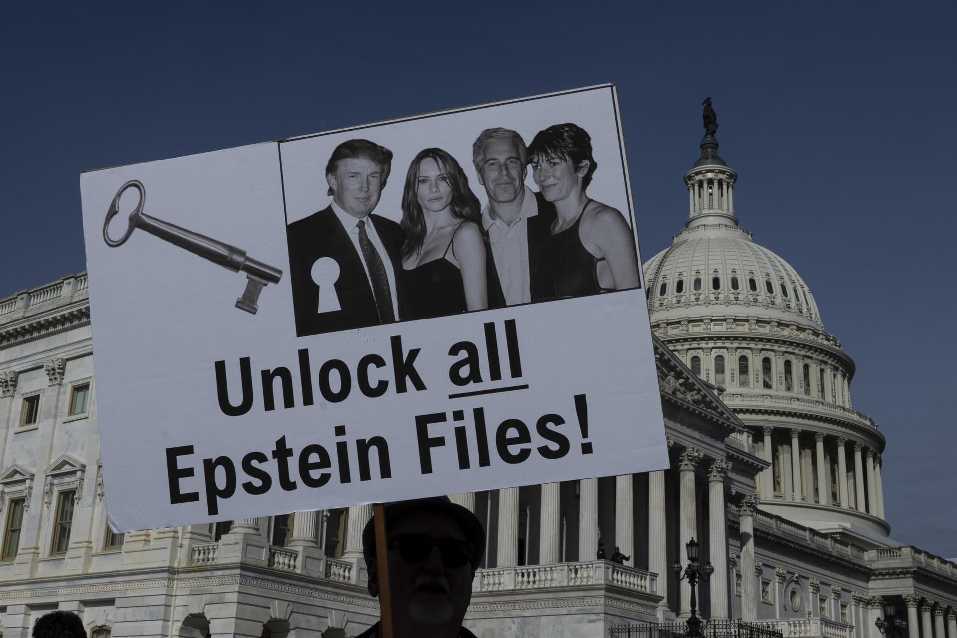 Los demócratas denuncian el borrado de material relacionado con Trump de los archivos de Epstein publicados