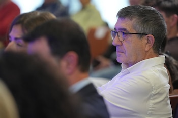 08/10/2026 El portavoz del PSOE en el Congreso, Patxi López, durante la celebración del foro '¿Puede la Unión Europea ser verde, social y competitiva a la vez?', a 8 de octubre de 2026, en Bilbao, Vizcaya, País Vasco (España).
POLITICA
H.Bilbao - Europa Press