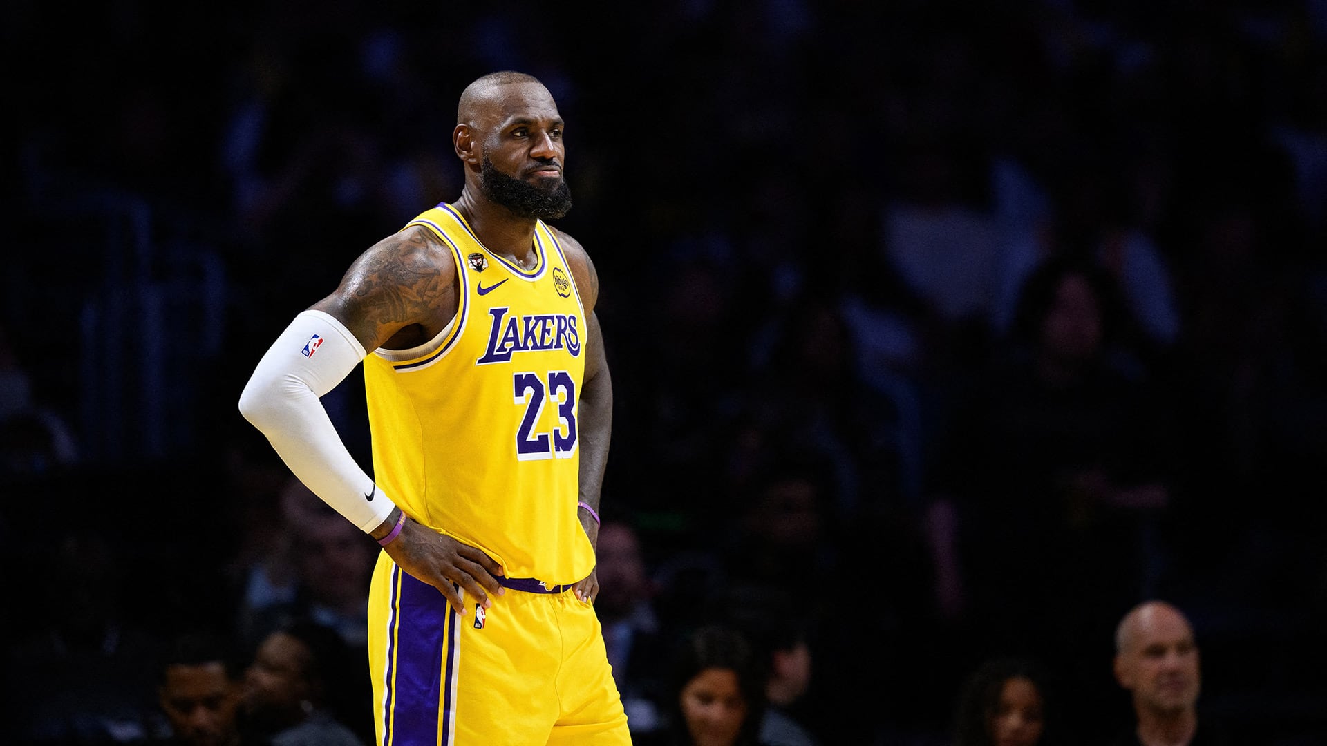 Convertido en agente libre, LeBron James enfrenta la posibilidad de negociar con cualquier equipo de la liga tras ocho temporadas en Los Angeles Lakers (Mandatory Credit: William Liang-Imagn Images)