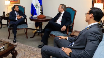 El proyecto involucra a la ESIAP y refuerza la colaboración con Uruguay en tecnología para el sector estatal y la profesionalización de funcionarios (Foto cortesía Vicepresidencia salvadoreña)