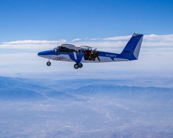 A sus 52 años, saltar
