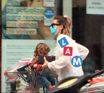 Eugenia junto a Magnolia, en