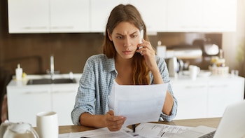 Una madre le suplanta la