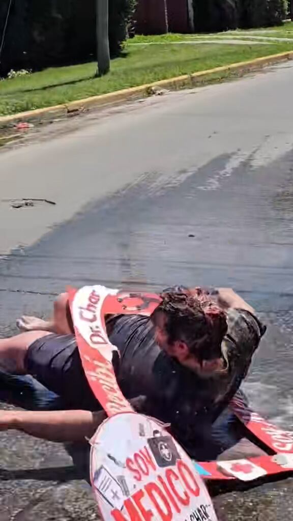 La graduación de un joven médico en Tucumán se vuelve viral tras un accidente inesperado durante la celebración (@lucamarocco7)