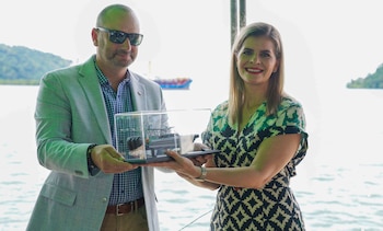El equipamiento fue entregado en Golfito, Pacífico Sur, por la Oficina de Asuntos Antinarcóticos y Aplicación de la Ley de Estados Unidos. Cortesía: MSP