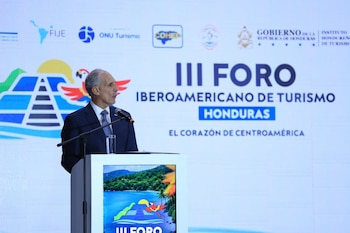El evento reúne a más de mil asistentes y representantes de 23 países para analizar desafíos, tendencias y oportunidades del sector turístico.