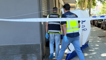 La Policía inspecciona la clínica en la que el hombre de 24 años mató al logopeda de su hijo