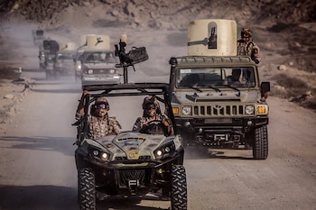 Varios vehículos durante unas maniobras