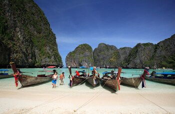 ARCHIVO - Los botes ya