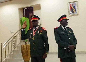 27/11/2025 BISSAU, Nov. 27, 2025 -- This photo taken with a mobile phone on Nov. 27, 2025 shows senior military officer Horta Inta-A (L) attending an inauguration ceremony in Bissau, Guinea-Bissau. TO GO WITH "Horta Inta-A sworn in as transitional president of Guinea-Bissau"
POLITICA
Europa Press/Contacto/Xinhua