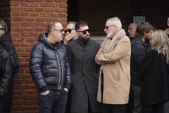 Charly Ronco, íntimo amigo de la actriz, y el reconocido diseñador Benito Fernández dieron el presente en el entierro en el cementerio