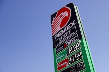 La CNE y la Profeco informan constantemente sobre los precios de los combustibles. (Reuters)