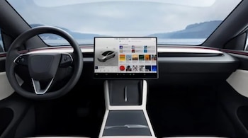 La parte del conductor del nuevo Tesla Model YL.