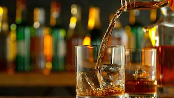 Gobierno no subirá impuesto al alcohol pese a alertas sanitarias por consumo: colectivos acusan retroceso legislativo