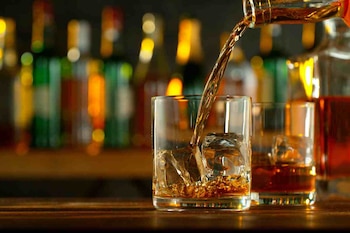 Entre las divisiones con mayores alzas destacó Bebidas alcohólicas y tabaco, con un incremento de 0,94%.