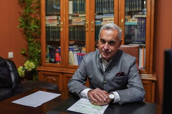 Calin Georgescu, el ultranacionalista prorruso que ganó la primera vuelta de las elecciones presidenciales en Rumania (REUTERS/Andreea Campeanu)