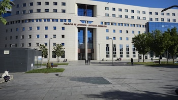 La Audiencia de Navarra condena a 4 años de prisión a un profesor por tocamientos a una alumna de 10 en Pamplona