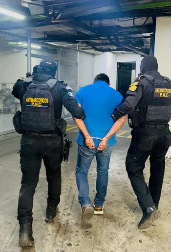 Eddy Waldemar P. aceptó su extradición a Estados Unidos por una acusación de conspirar para fabricar y distribuir cocaína. (Cortesía: PNC de Guatemala)