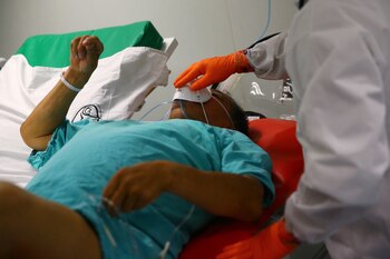 Pacientes y familiares se les