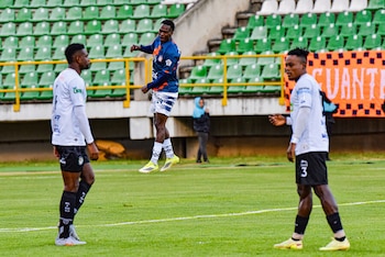 El cuadro Ajedrezado goleó a