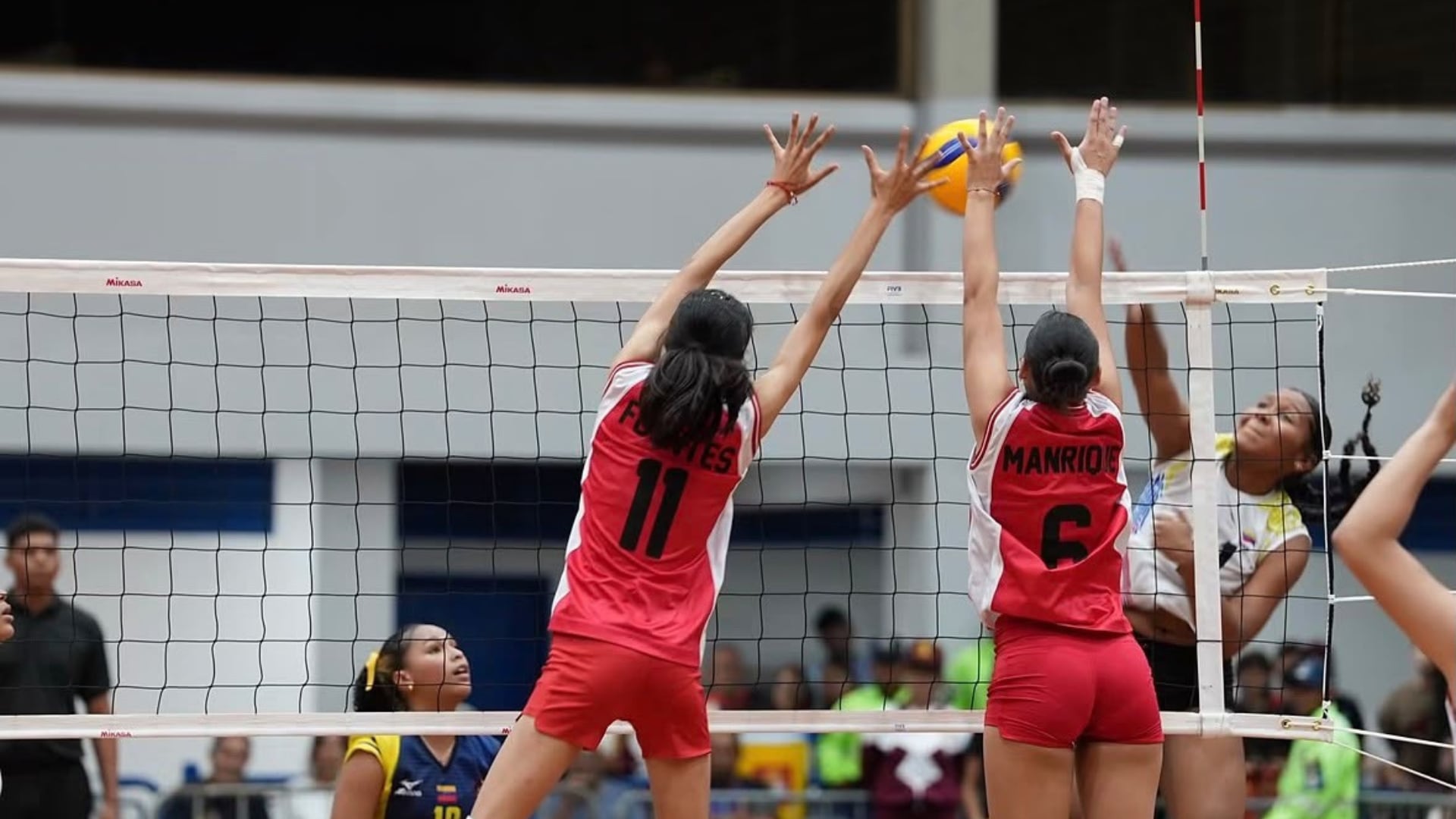 Perú cayó en dos amistosos previos contra Venezuela, como preparación para el Sudamericano Sub 19 de Vóley. Crédito: FVV