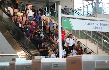 El Metro de Panamá moviliza diariamente a unas 420.000 personas en sus dos líneas de operación. (MP)
