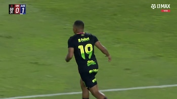 Gol de Edison Flores tras error del rival en Universitario vs Alianza Atlético por Liga 1 2026