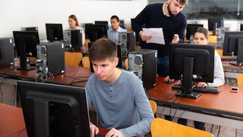 Alumnos en una clase de