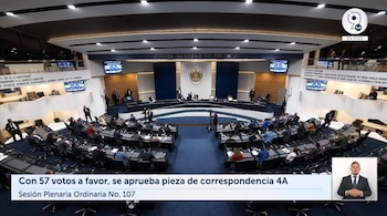 La modificación constitucional elimina la influencia de partidos en la selección de magistrados, establece una elección basada en méritos profesionales y asegura que ningún aspirante cuente con afiliación política para integrar el organismo electoral. (Captura de pantalla de la transmisión en directo)