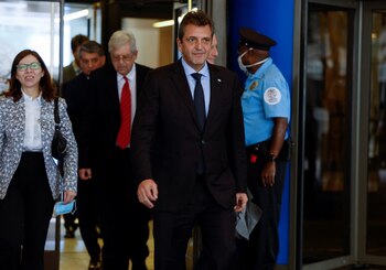 Massa, en su visita previa a Washington, donde se hizo acompañar por su antecesora en Economía, Silvina Batakis
REUTERS/Evelyn Hockstein
