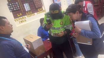 Un elector habría fotografiado la opción que marcó en su cédula dentro de la cámara secreta. Su voto correspondía a Perú Primero y fue declarado nulo.