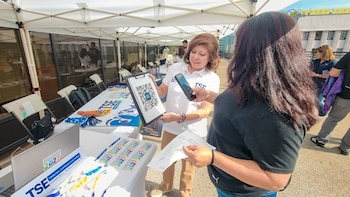 El TSE inicia campaña de información y consulta para votación de salvadoreños en Estados Unidos