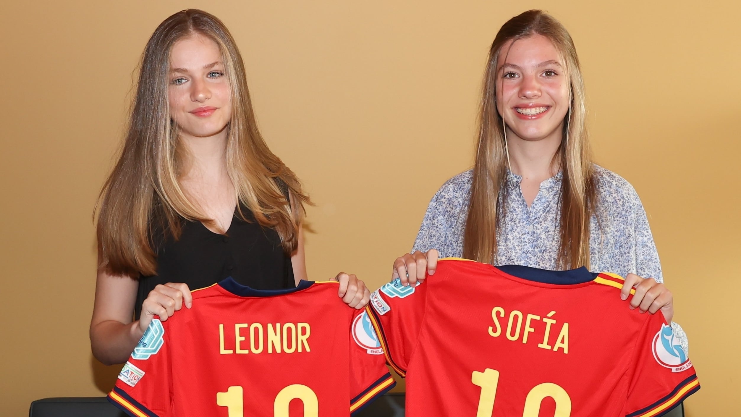 La Princesa Leonor y la Infanta Sofía, cálido encuentro con la selección femenina de fútbol. CASA DE S.M. EL REY