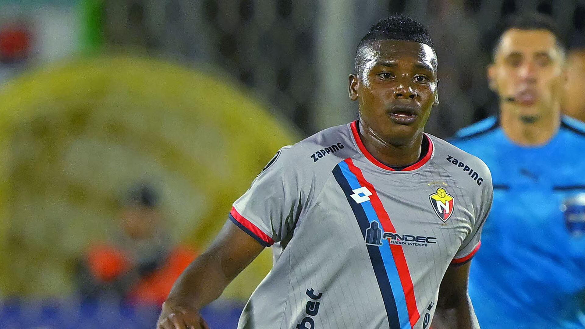 Olmedo había permanecido en el banco de suplentes en el último partido del Mushuc Runa, un día antes de su muerte (AFP)