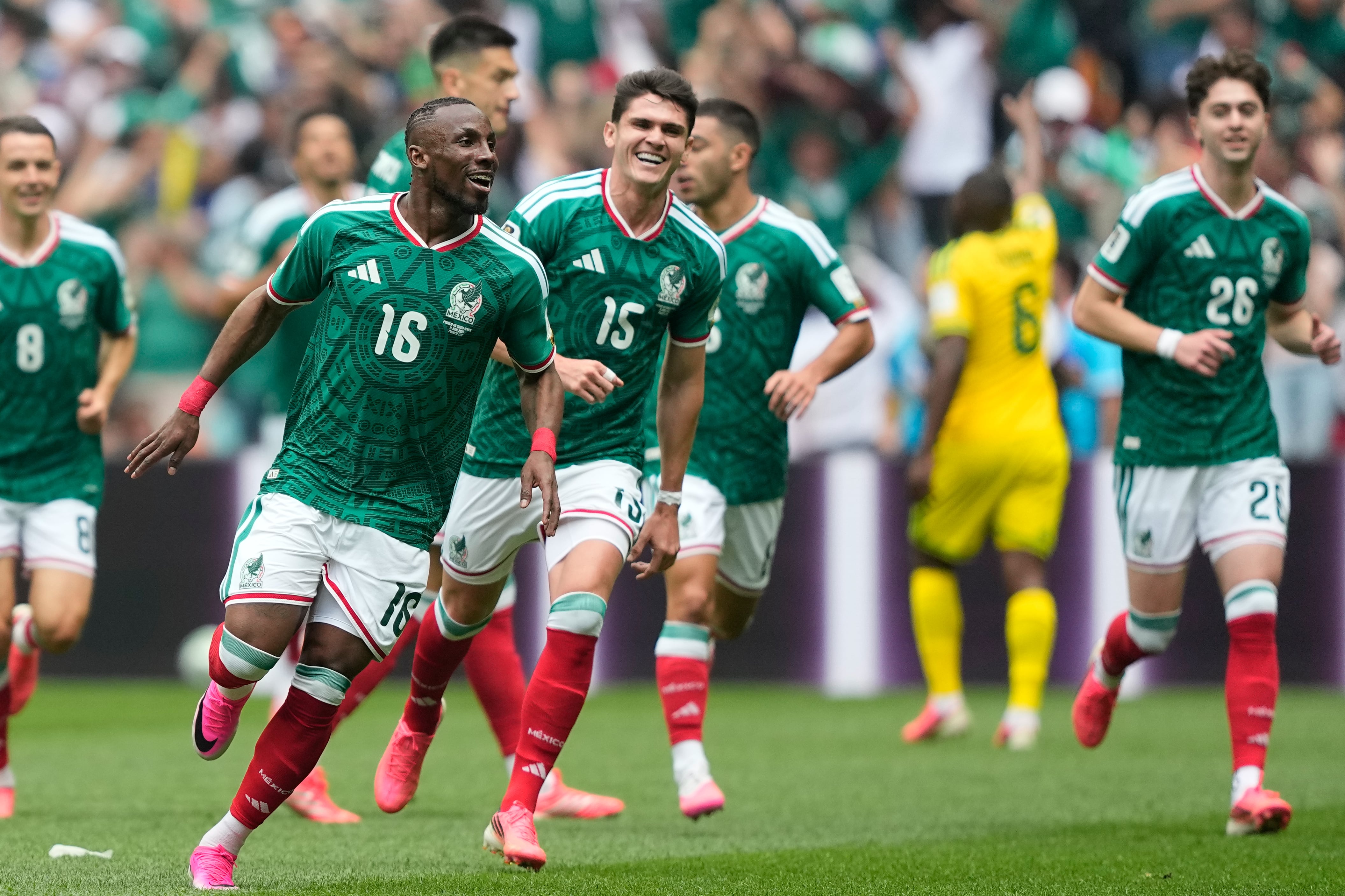 El equipo azteca consiguió su pase a la siguiente fase con una victoria sobre Ecuador. (AP Foto/Natacha Pisarenko)