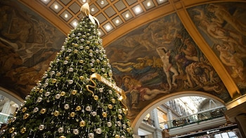 Un clásico shopping porteño suma