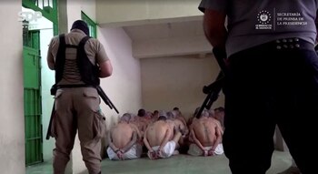 Imagen de archivo. Reclusos se