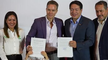 Manuel Velasco firmó su registro