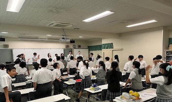 La ex directora separa a