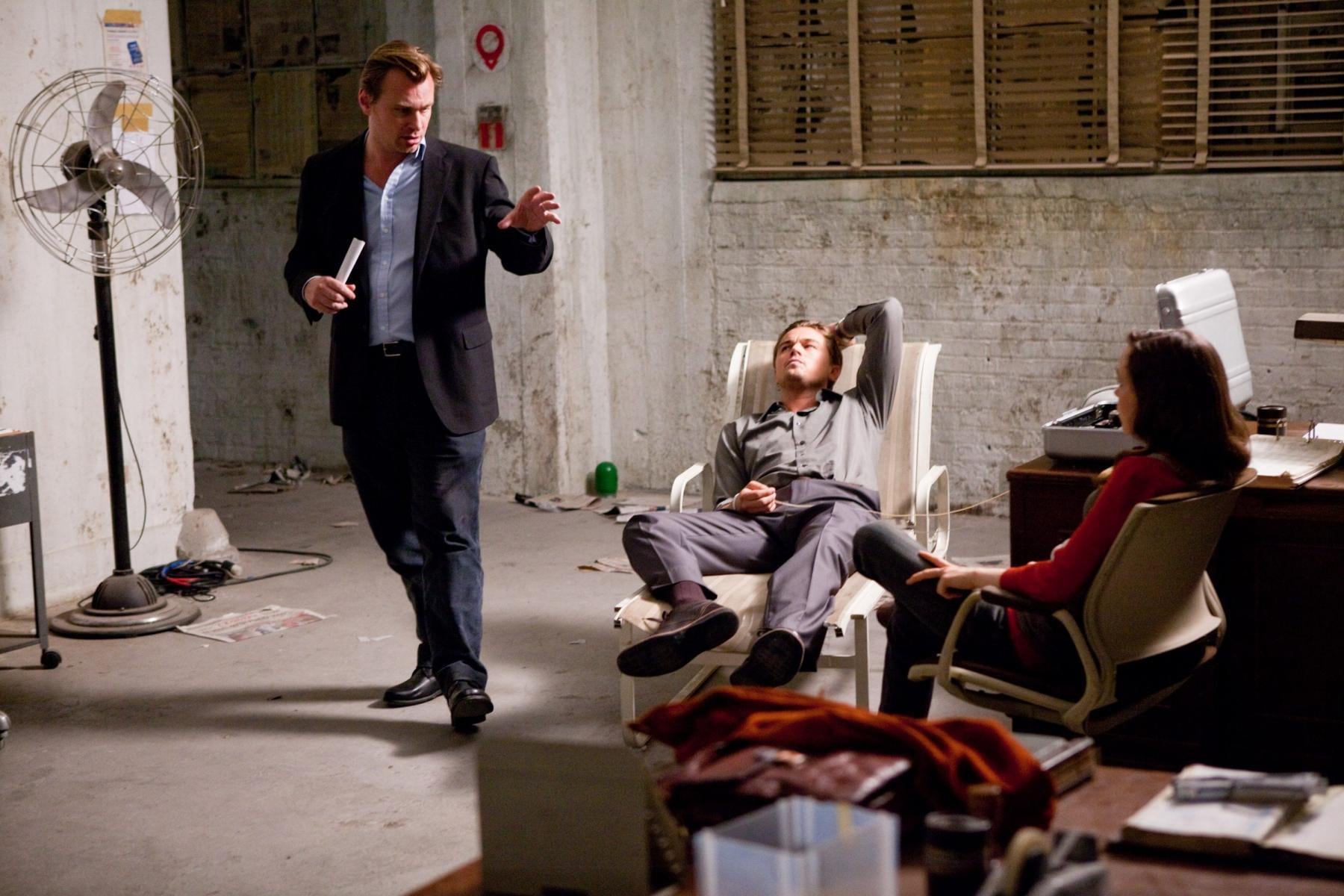 Christopher Nolan, junto a Leonardo DiCaprio y Elliot Page. (Warner Bros)