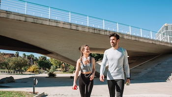 Caminar acelera el metabolismo, pero solo en determinadas circunstancias: estos son algunos consejos que debes seguir si quieres quemar más calorías