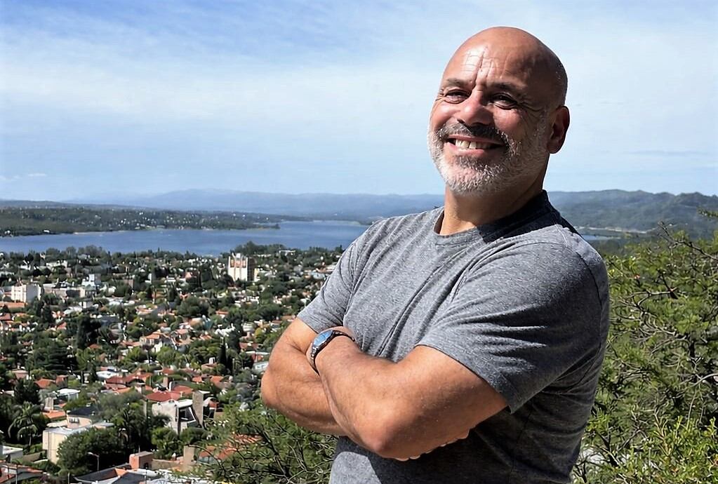 “Bicho” Gómez: “Si los grandes de la comedia no nacieron en el circo, en algún momento pasaron por ahí”