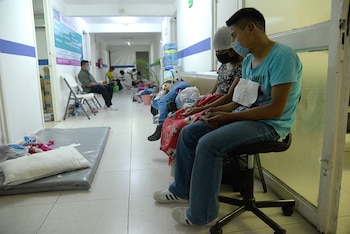 Migrantes centroamericanos convalecen en la