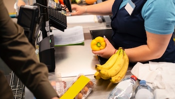 Una cajera roba 333.800 euros en dos años en un supermercado: denuncian que lo hizo 1.160 veces hasta que fue pillada