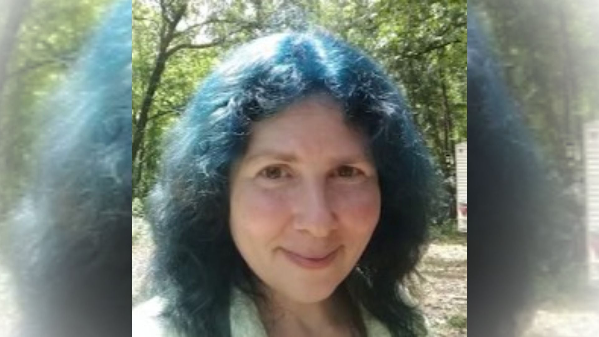 El auto de Sandra Hughes fue hallado chocado cerca del sendero Chiquito Creek, sin rastros de la mujer ni evidencia de lesiones (Departamento de Justicia del Estado de California)