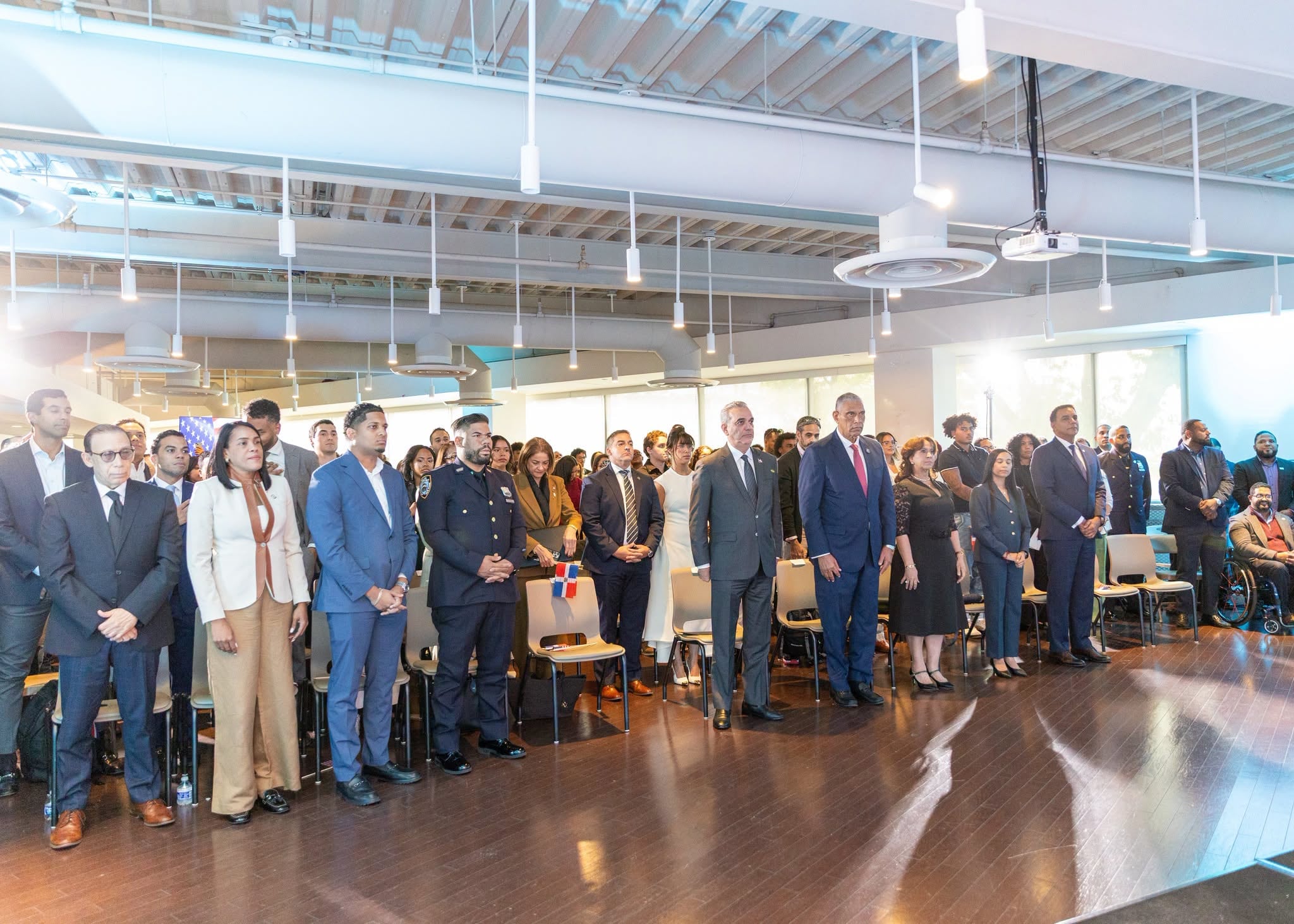 El presidente Luis Abinader anunció la entrega de 300 becas para jóvenes dominicanos residentes en Nueva York. (Cortesía: Presidencia de la República Dominicana)