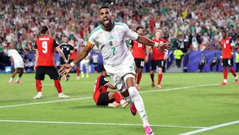 Riyad Mahrez reavivó las esperanzas de Argelia en la Copa del Mundo 2026. - Crédito: AFP